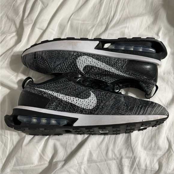 Nike Air Max Flyknit Racer PreOwned size 13​ - Picture 3 of 9